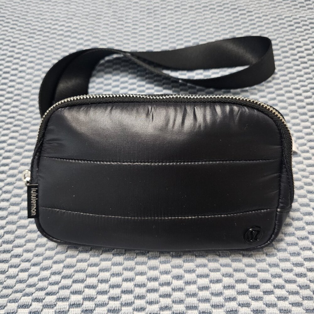 NEW Lululemon Everywhere Belt Bag Wunder Puff - 7.5x 5x2 inches - Picture 2 of 3